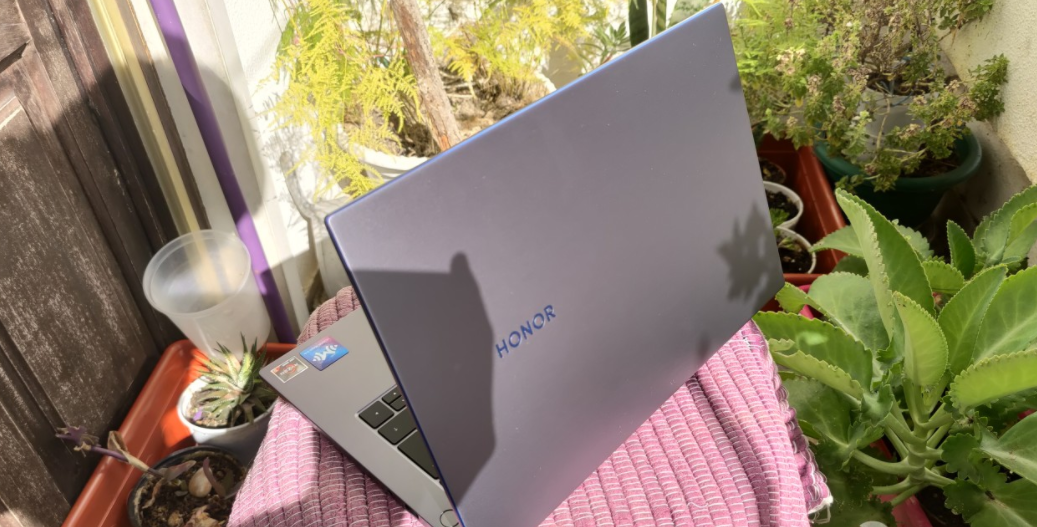 How to Tell an Original Laptop from a Fake one